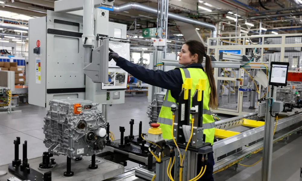 UK Eases EV Rules as Carmakers Face US Tariffs